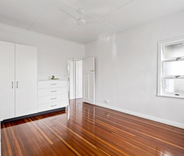 Renovated high set home close to city centre - Photo 4