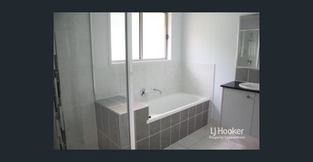 LAKESIDE LIVING - SPACIOUS FAMILY HOME IN A SOUGHT-AFTER ESTATE - Increasing To $700 p/w As Of 24.01.26 - Photo 5