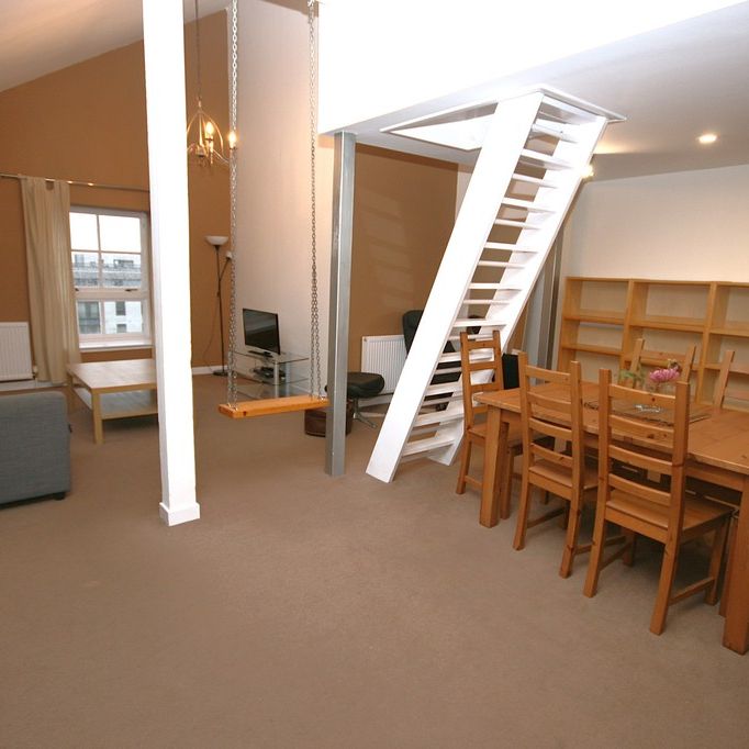 Dalintober Street, Luxury Fully Furnished 2 Bed – Available 10/11/2025 - Photo 1