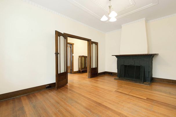 3 Bedrooms Or 3 Living Areas - Take Your Pick! - Photo 1