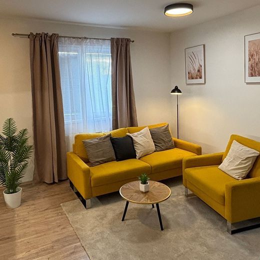Na prenájom krásny zariadený 2 izbový byt s balkónom v centre mesta Dunajskej Stredy - Photo 1