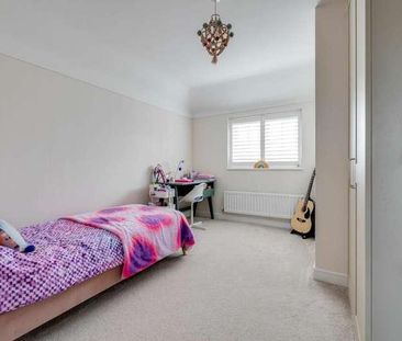 Mead Lane, Chertsey, KT16 - Photo 3