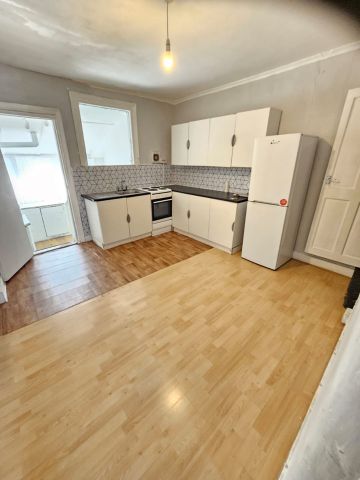 2 Bed Terraced House, Norfolk Road, E17 - Photo 5