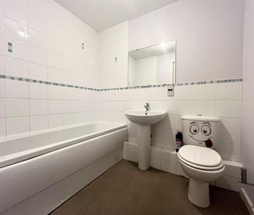 2 Bedroom Flat - First Floor To Let - Photo 2