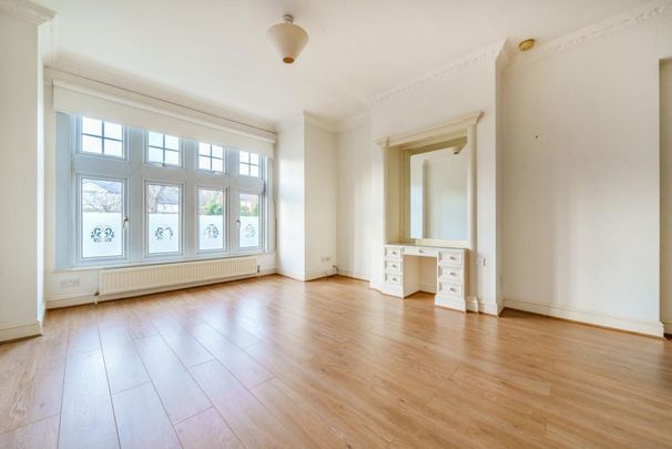 Crescent East, Barnet EN4 - Photo 1