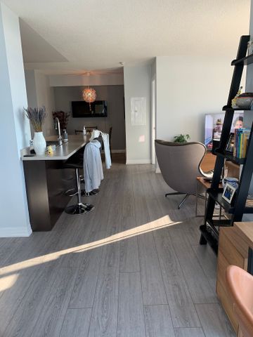 For Lease - 1940 Ironstone Drive Unit# 909, Burlington, Ontario - Photo 2