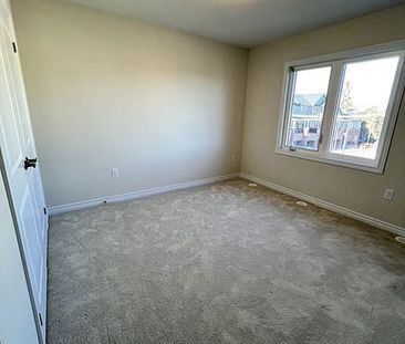 For Lease - 10 Malone Lane, Clarington, Ontario - Photo 2