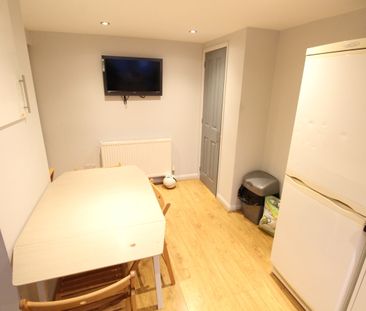 6 bedroom house to rent Fermor Crescent, Luton, Bedfordshire, LU2 - Photo 4