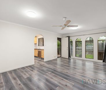 Hidden Gem with Private Yard – Renovated 2-Bedroom Unit (Water Incl... - Photo 3