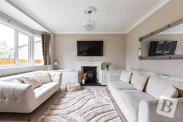 4 bedroom semi-detached house to rent - Photo 1