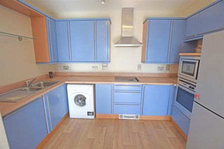 2 bedroom flat to rent - Photo 4