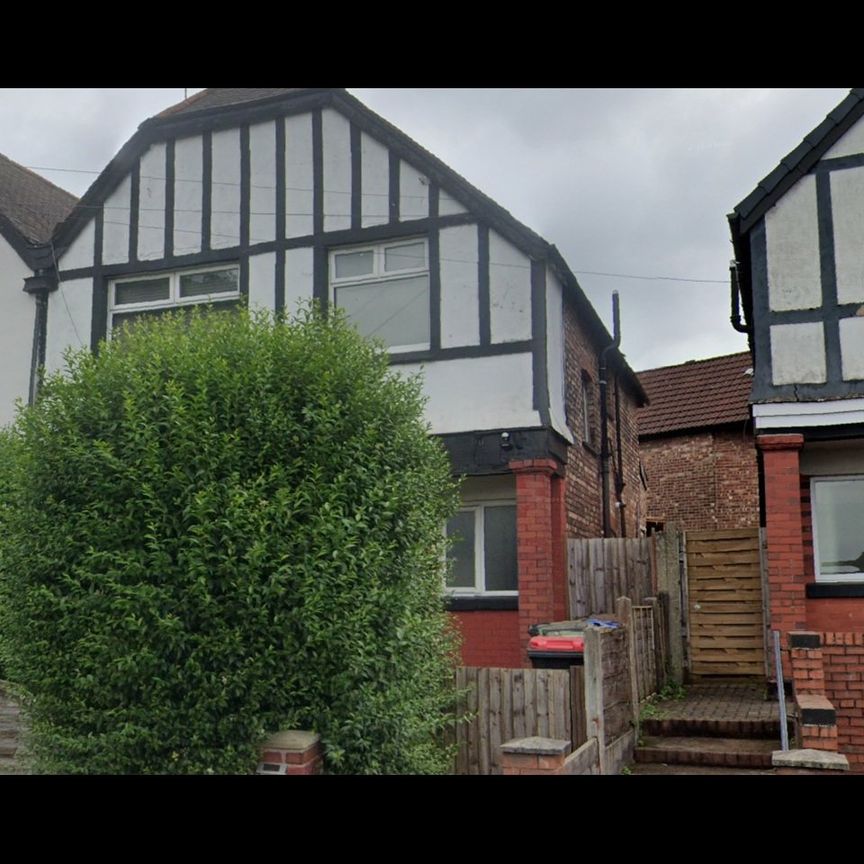 4 Bed Semi-Detached House, Queens Drive, M25 - Photo 1