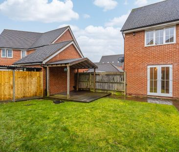 Blacksmith Road, Horley, RH6 - Photo 1