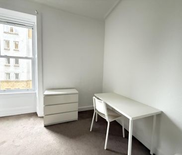 3 bedroom flat to rent - Photo 3