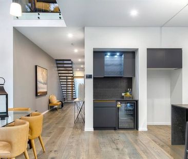 Luxury Living in Prime Location! - Photo 3