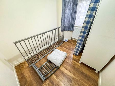 3 bedroom terraced house to rent - Photo 2