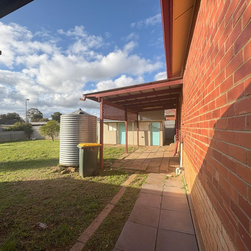 Spacious 3-Bedroom Family Home with Rumpus Room - Photo 1