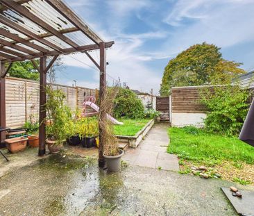 3 bedroom semi-detached house to rent - Photo 2