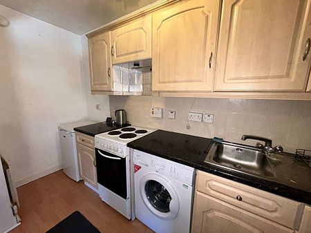 1 Bedroom Property To Rent - Photo 2