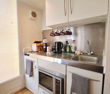 Brecon House, Gunwharf Quays, Portsmouth, PO1 - Photo 4