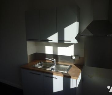 Loue Appartement à Rezé Pont Rousseau T2 rdc - cave et parking exté... - Photo 4