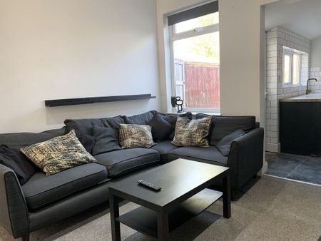 3 bedroom terraced house to rent - Photo 2