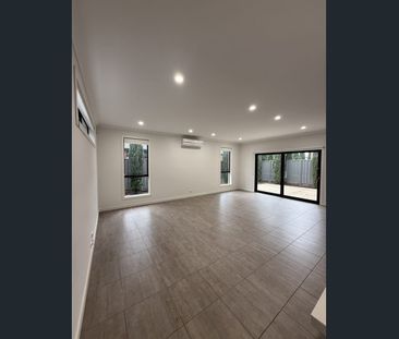 Please contact catie@sweeneyea.com.au for private inspections. - Photo 2