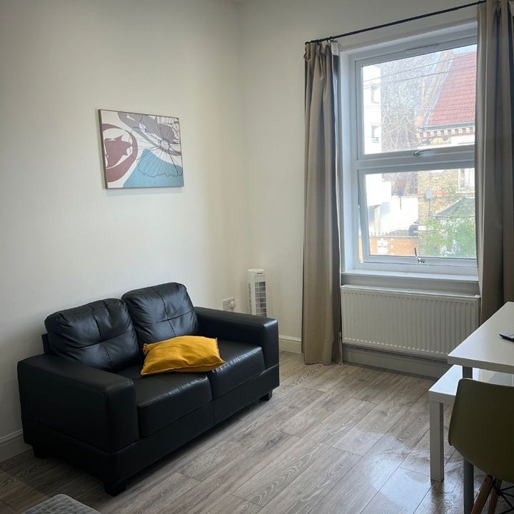 1 Bed Flat, London, SW2 - Photo 1