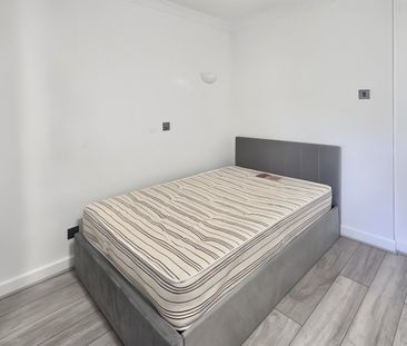 Studio Flat, Peacehaven, W3 - Photo 2