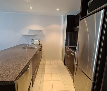 Top floor, central location and furnished! - Photo 4