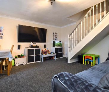 2 bedroom terraced house to rent - Photo 1