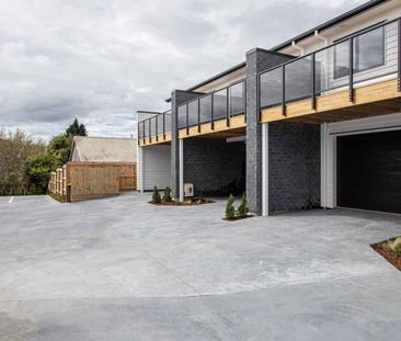 Townhouse in Whitiora - Photo 2