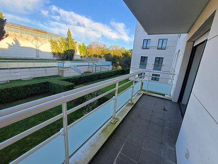 location Appartement F2 DE 50.53m² À LE CHESNAY - Photo 2