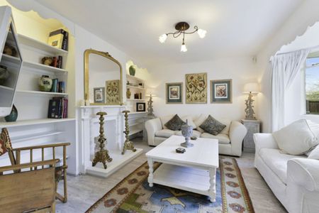 Designer Cottage, 5 West End Lane, Esher, West Horsley - Photo 3