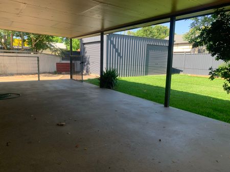 Heritage charm with modern convenience - Photo 3