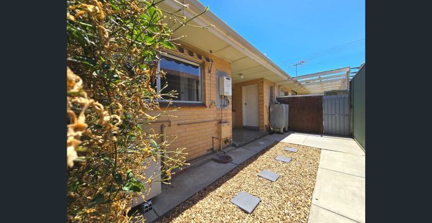 DELIGHTFUL 2 BEDROOM UNIT IN SEASIDE LOCATION! - Photo 1