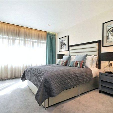 3 bedroom flat in St.James's - Photo 4