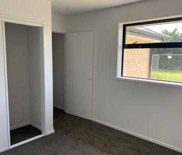 Sunny 4 Bedroom/2 bathroom Home - Photo 1