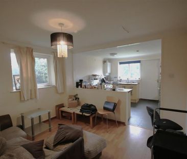 4 bedroom end of terrace house to rent - Photo 3