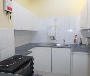 10 West Street, Tavistock - Photo 1