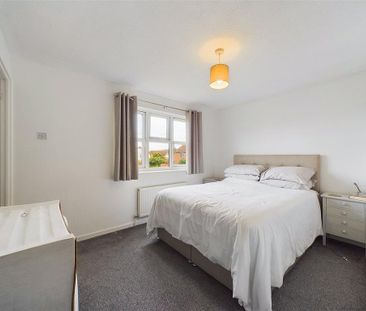 3 bedroom end of terrace house to rent - Photo 2