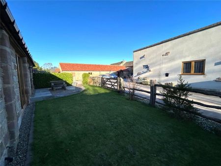 Available now, The Cartshed is beautifully presented, two bedroomed barn conversion situated on the outskirts of Knaresborough whilst occupying a delightful semi-rural position and available either furnished or unfurnished. - Photo 4