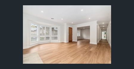 Beautifully Updated 4-Bedroom Home in Premium Beachside Pocket - Photo 5