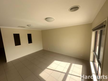 Three Bedroom House - Photo 5