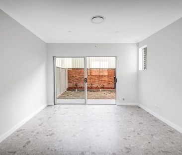 THREE BEDROOM TOWNHOUSE - Photo 2