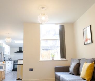 Ideal Spacious Student Pad - Photo 1