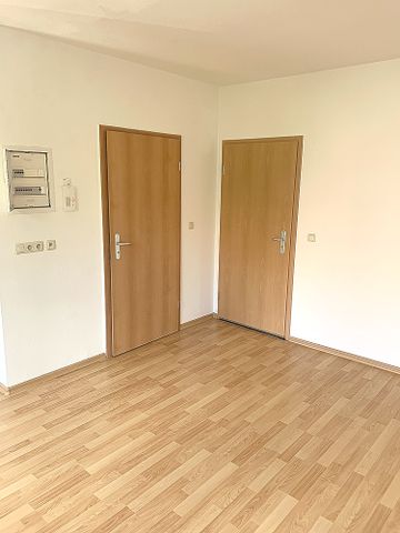 Einziehen und Wohnen… Ihre gemütliche 1-Zimmer-Wohnung in Bernsdorf! - Photo 3