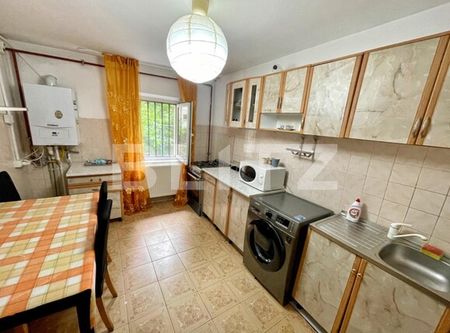 Apartament de 3 camere, 65mp utili+ curte, parter, parcare, cartier 1 Mai (zona Pelendava) - Photo 2