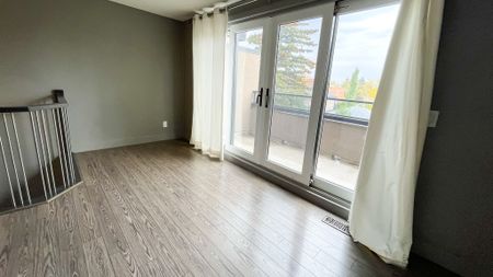 Executive 4 Bedroom, 3 Storey Home In Desirable Killarney. - Photo 3