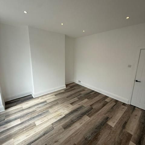 4 bedroom terraced house to rent - Photo 1